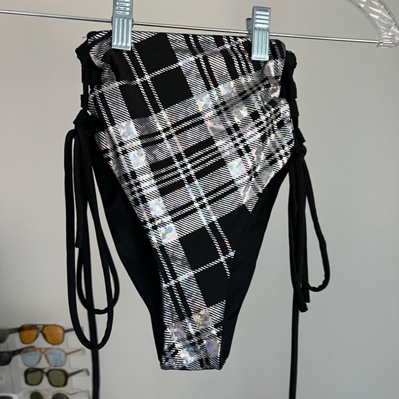 Sold - Picture 1 of 4